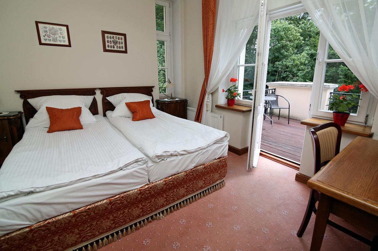 Dwor Bieland Bed & Breakfast Elblag Exterior photo