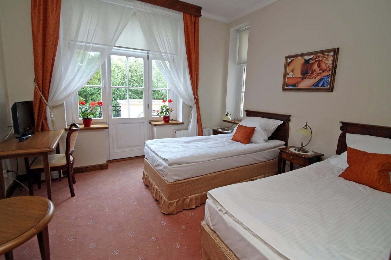 Dwor Bieland Bed & Breakfast Elblag Exterior photo