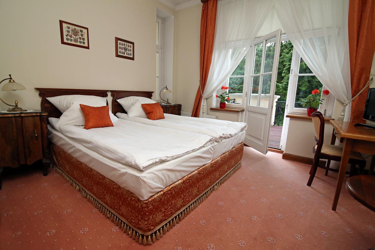 Dwor Bieland Bed & Breakfast Elblag Exterior photo