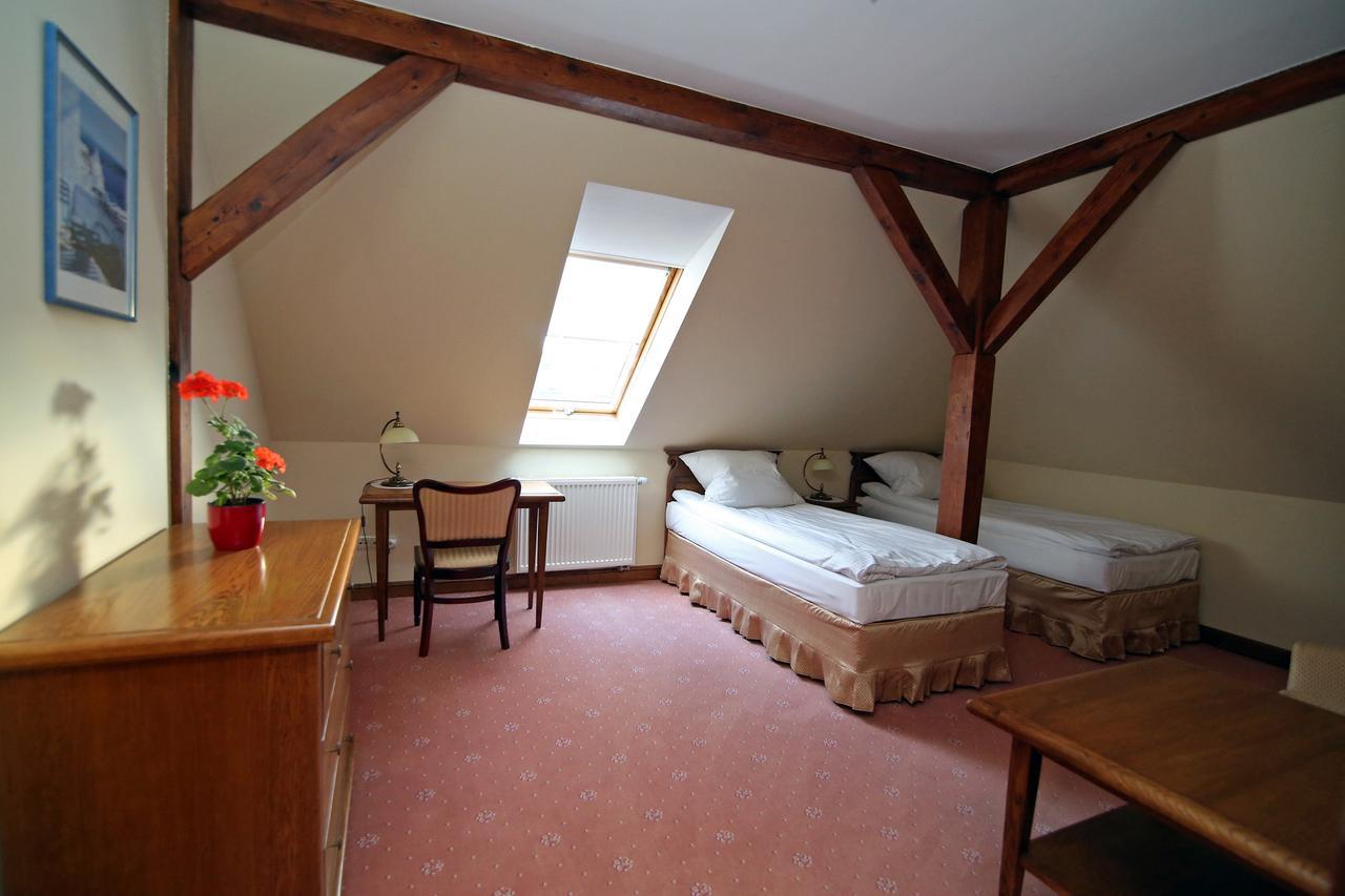 Dwor Bieland Bed & Breakfast Elblag Exterior photo
